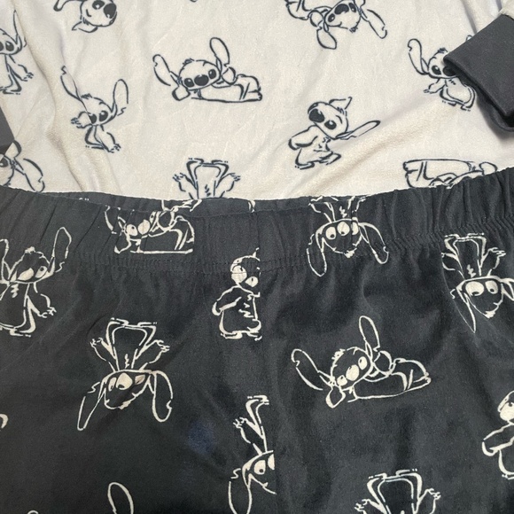 Disney Women's Stitch Pajama Set, 2-Piece Size M 8/10 - Picture 3 of 4